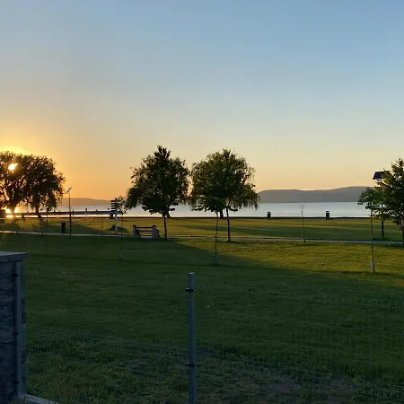 Bonnie-premium Lelle Waterfront Private Apartment Balatonlelle