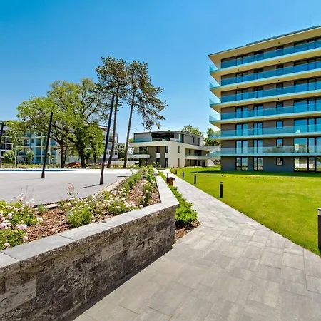 Premium Lelle Waterfront Bonnie